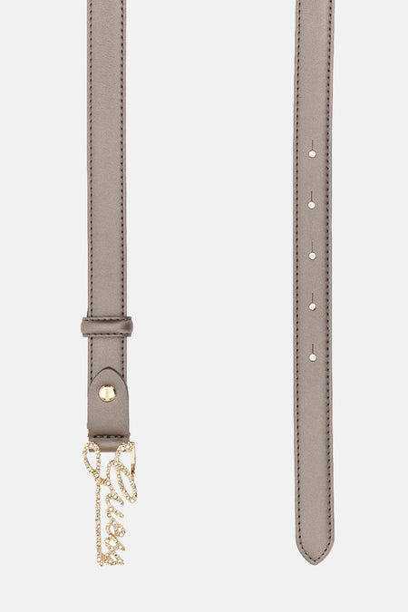 Ceinture grise de Guess avec inscription décorative en strass dorés.