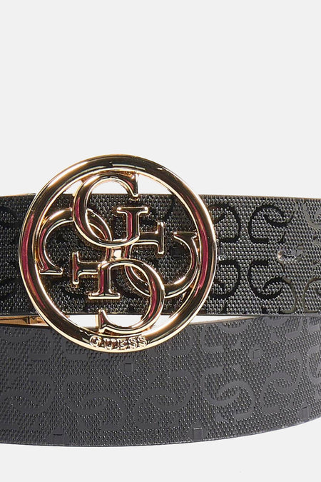 Ceinture multicolore de Guess, avec boucle dorée ornée du logo et motif ton sur ton sur toute la surface.
