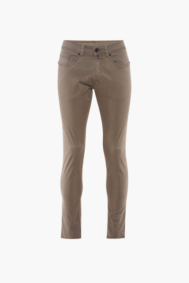 Pantalon vert de PIERRE CARDIN, coupe ajustée, sur fond blanc.