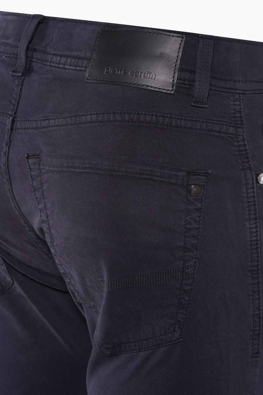 Blauwe broek van PIERRE CARDIN met achterzakken en textuurdetails.