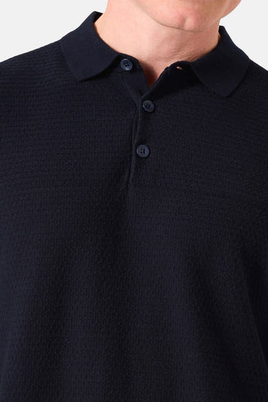 Donkerblauw poloshirt met korte mouwen van GARCIA, met een wafelstructuur en een knoopsluiting.