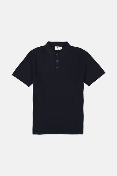 Donkerblauw poloshirt met korte mouwen van GARCIA, in een getextureerd breisel met een drieknoopsluiting.
