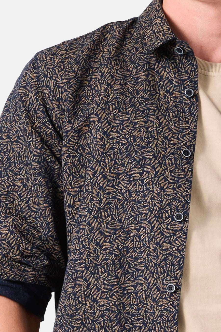Blauw overhemd met lange mouwen en bladerpatroon van GARCIA, met knopen aan de voorkant.