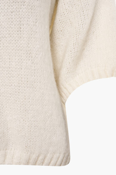 Pull à col rond beige d'AMELIE ET AMELIE, en tricot duveteux, avec manches courtes bouffantes.