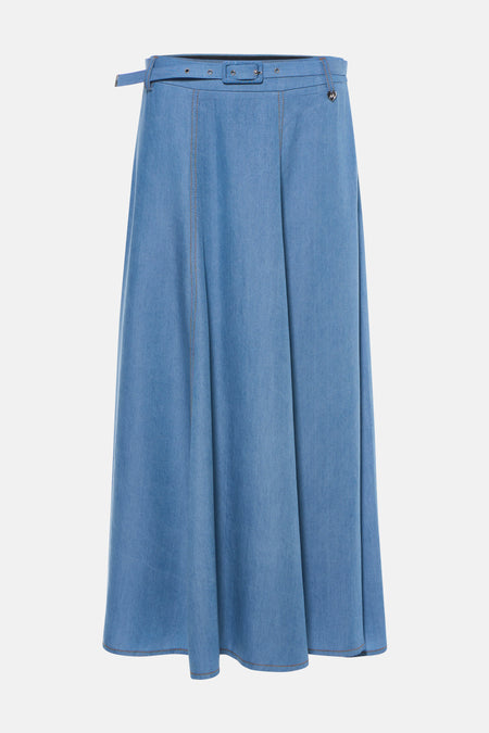 Jupe longue en denim bleu clair d'AMELIE ET AMELIE, avec ceinture, coutures contrastantes et pli creux.
