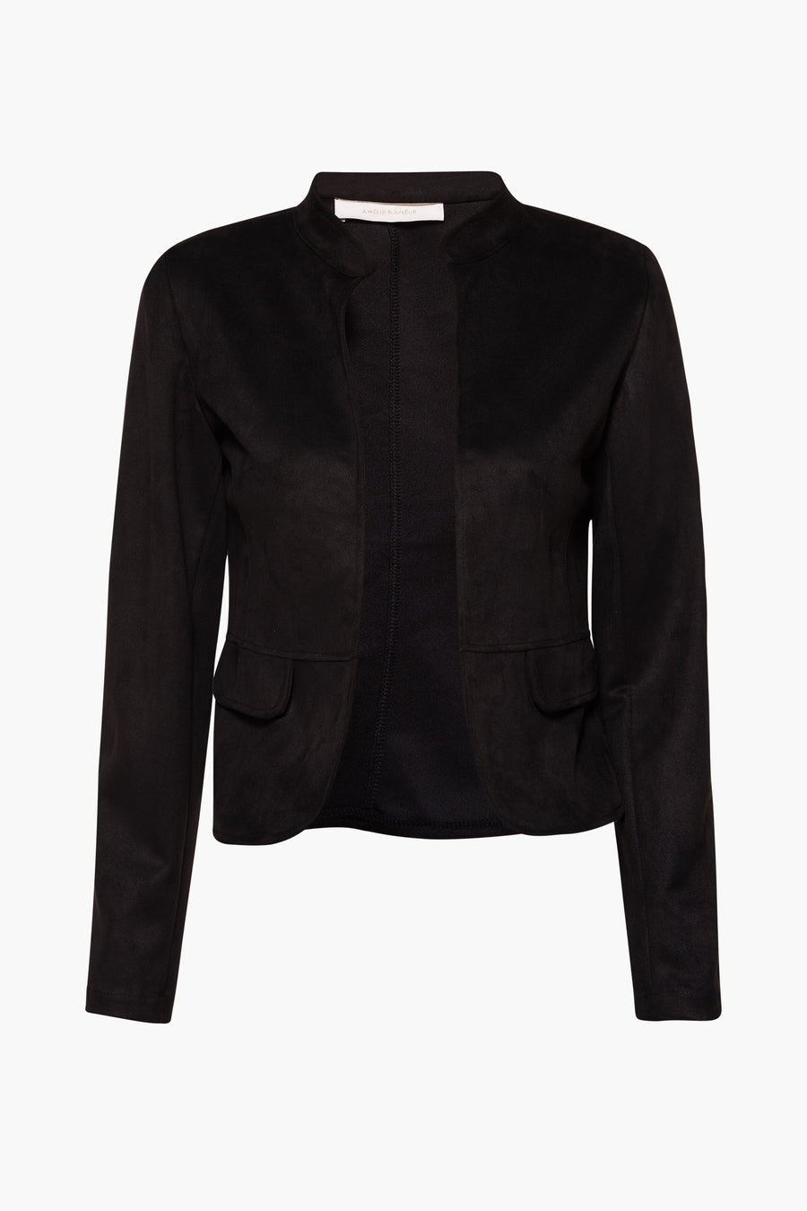 Veste courte noire de AMELIE ET AMELIE, avec poches plaquées et encolure dégagée.