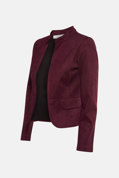 Veste courte bordeaux en suédine d'AMELIE ET AMELIE, avec col montant et poche plaquée.