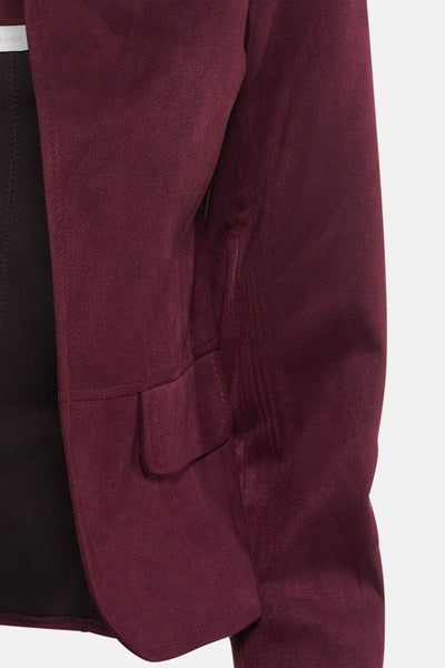 Veste courte bordeaux d'AMELIE ET AMELIE avec une poche plaquée, tissu texturé.
