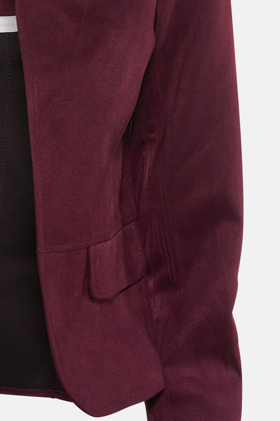 Veste courte bordeaux d'AMELIE ET AMELIE avec une poche plaquée, tissu texturé.
