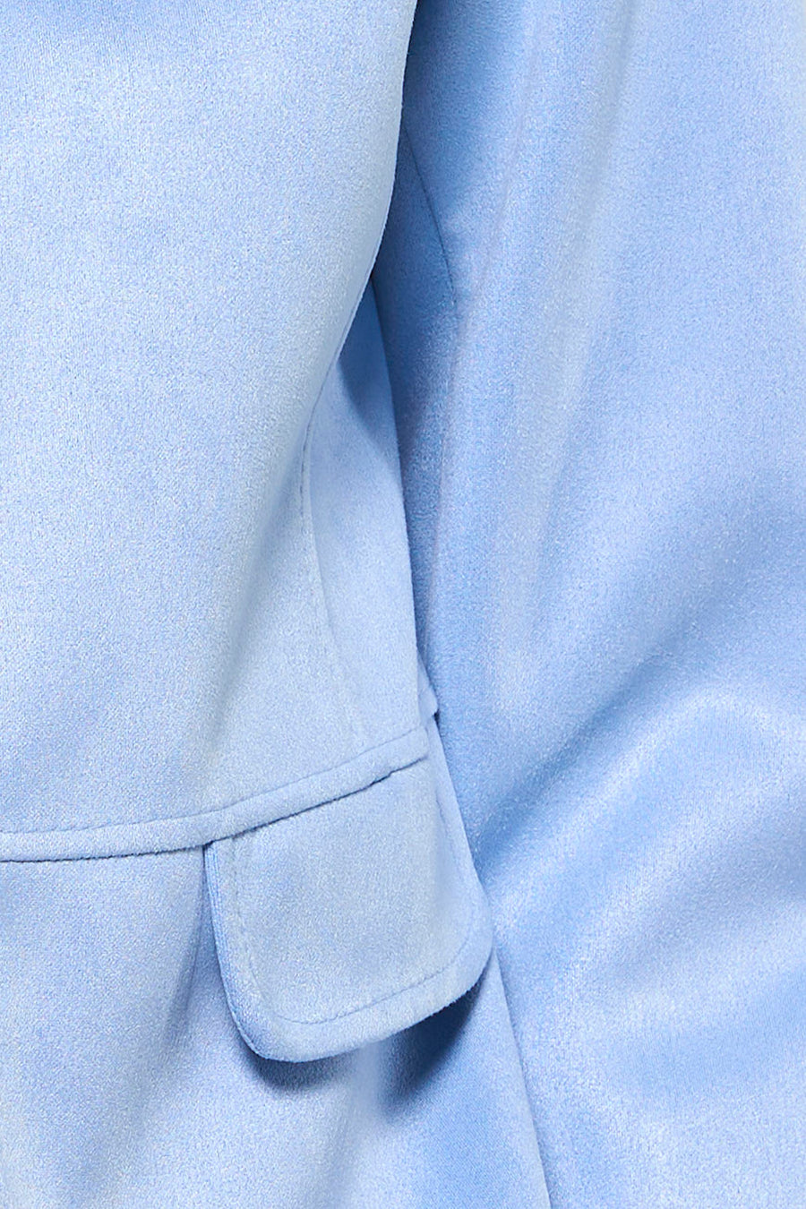 Korte blauwe jas van AMELIE ET AMELIE, zachte textuur, zichtbare klepzak.