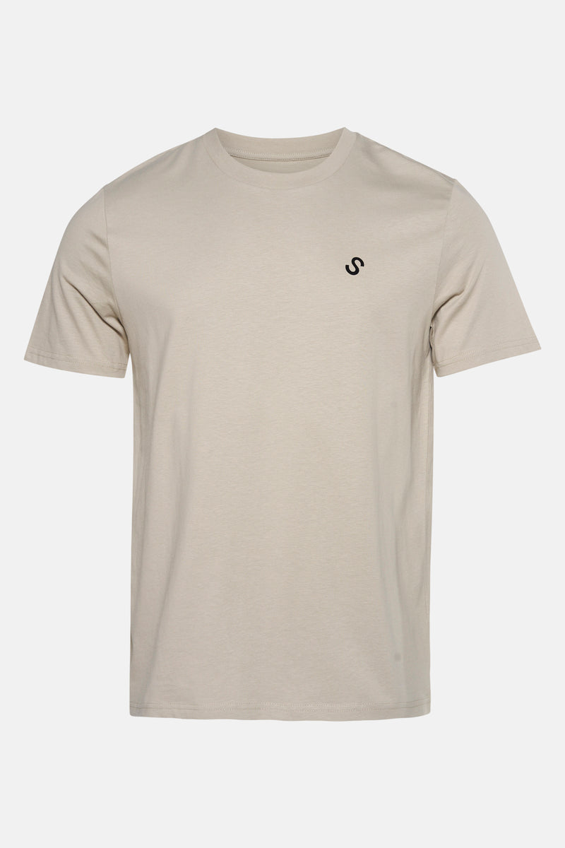 Groen T-shirt met korte mouwen van STROM, met discreet logo op de borst.
