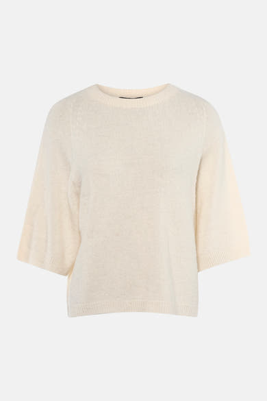 Pull à col rond écru de Copines d'Anvers, en maille duveteuse et manches courtes amples.