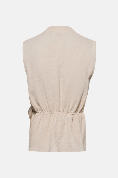 Beige blouse met korte mouwen van NAF NAF, met een gekreukte textuur en een taille gemarkeerd door een elastiek.
