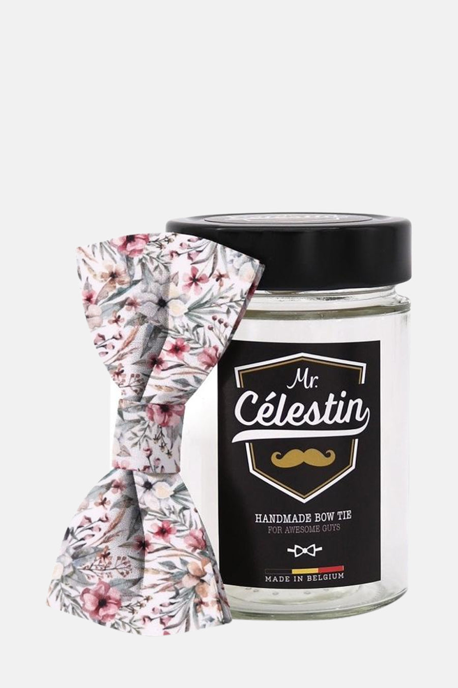 Multikleurige vlinderdas van MR. CELESTIN, met bloemenpatroon, gepresenteerd voor zijn verpakkingspot.