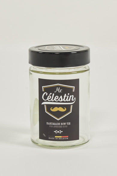 Nœud papillon multicolore de MR. CELESTIN, visible dans un pot en verre avec couvercle noir et étiquette.