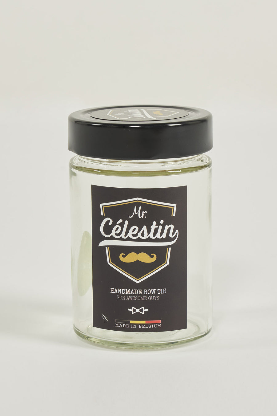 Nœud papillon bleu van Mr. Célestin, présenté dans un bocal en verre transparent avec couvercle noir.
