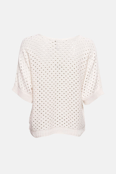 Pull écru en maille ajourée de Zabaione, manches courtes et coupe décontractée.