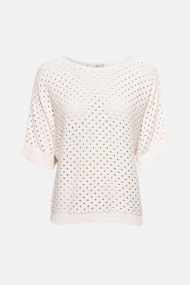 Pull écru ajouré de ZABAIONE, à manches courtes, en maille tricotée avec motifs perforés.
