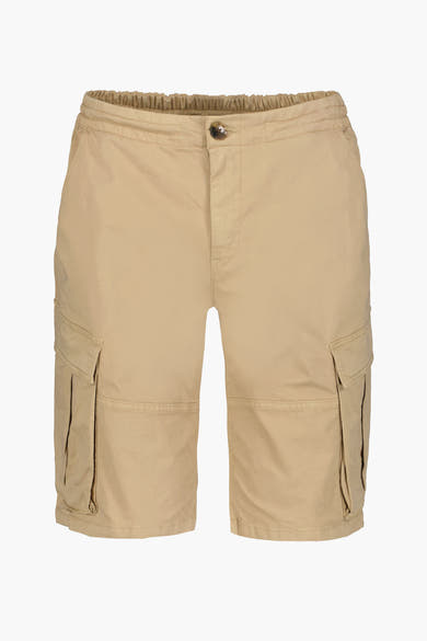 Beige bermuda van GARCIA, met zijdelingse cargozakken en elastische tailleband.