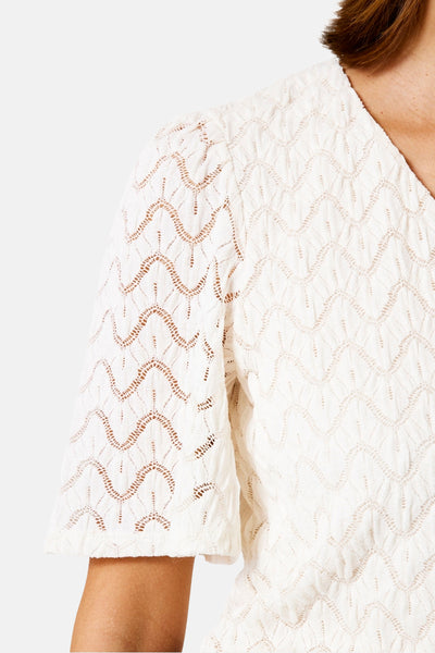Ecru T-shirt met korte mouwen van GARCIA, met een textuurpatroon in zigzag.