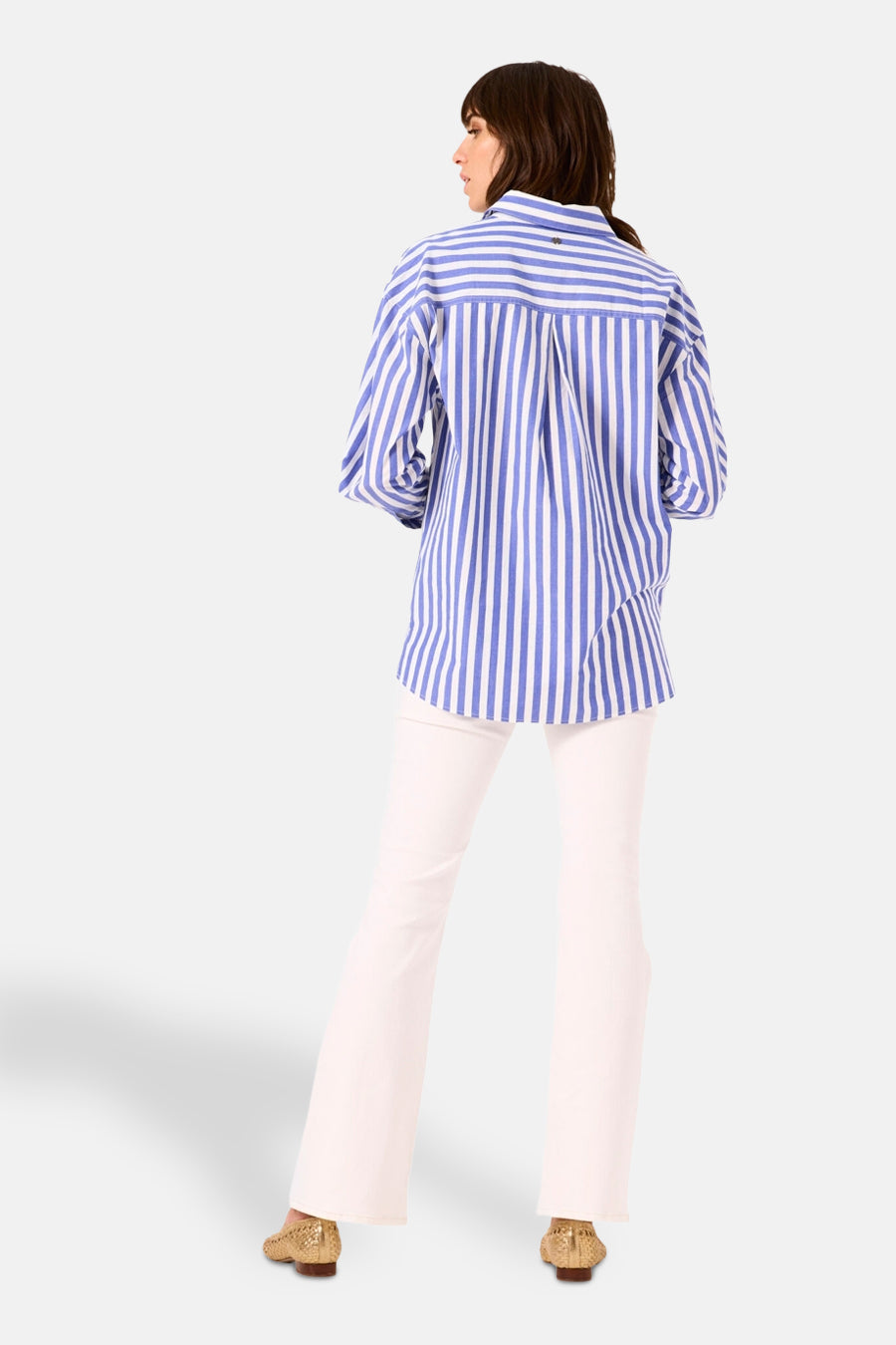 Blauwe gestreepte blouse met lange mouwen van GARCIA, met een afgeronde zoom en geplooide details op de rug.