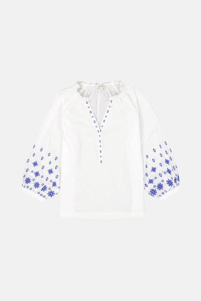 Blouse blanche à manches longues de GARCIA avec broderie florale bleue sur les manches et patte de boutonnage.
