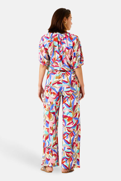 Chemisier à manches courtes multicolore de GARCIA, avec un motif floral et un col froncé.