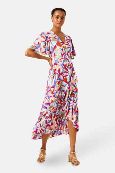 Multikleurige jurk met korte mouwen van GARCIA, met een abstract bladerpatroon in levendige tinten.