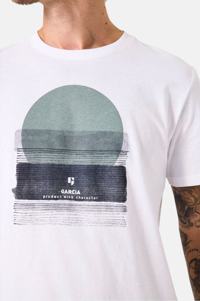 Wit T-shirt met korte mouwen van GARCIA, met gestructureerd grafisch patroon.