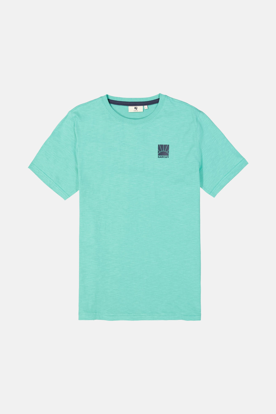 T-shirt vert à manches courtes de GARCIA, avec logo discret sur la poitrine.
