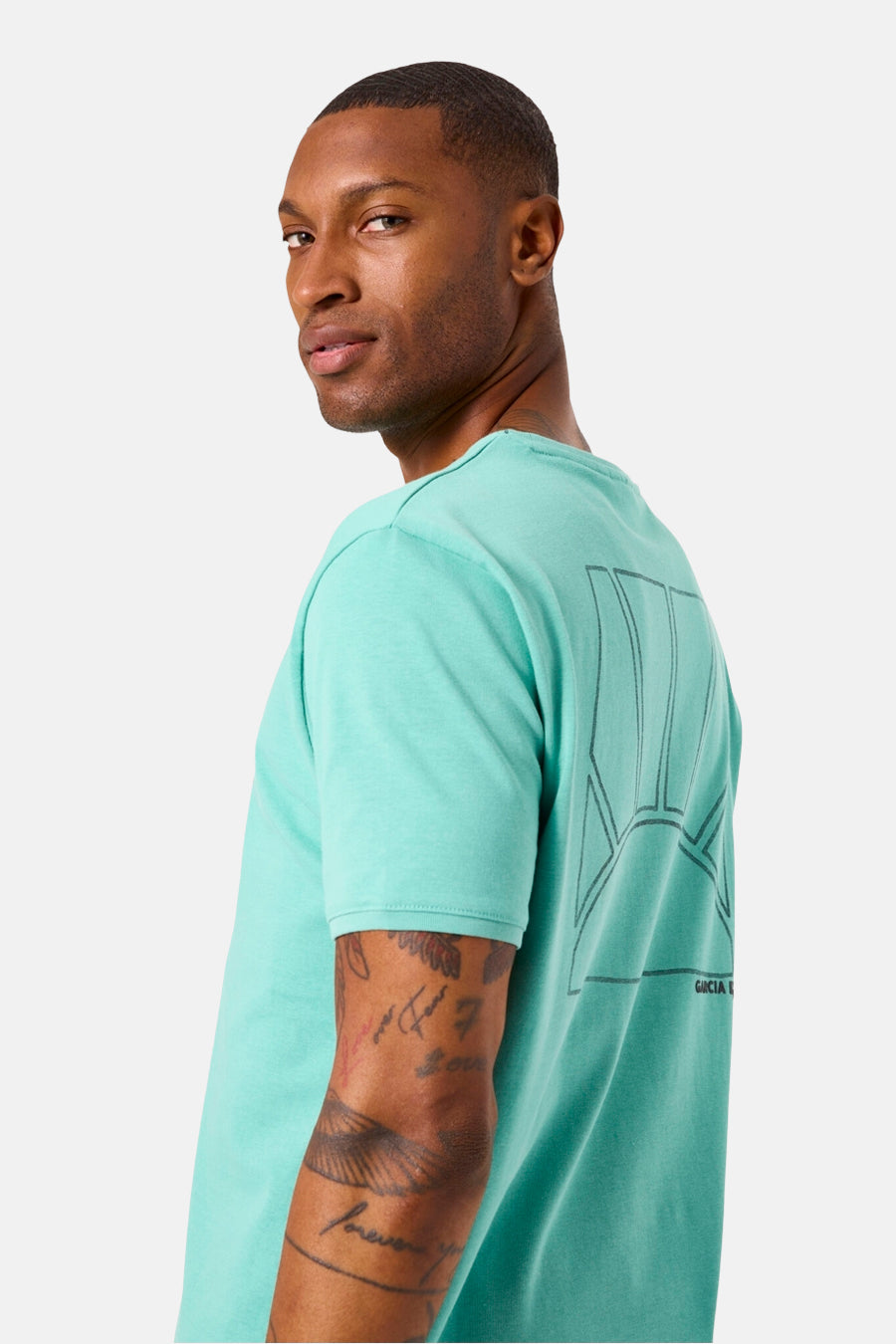 T-shirt à manches courtes vert de GARCIA, avec motif imprimé au dos.