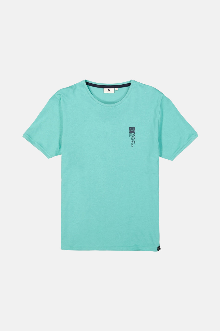 T-shirt vert à manches courtes de GARCIA avec un logo vertical sur la poitrine.