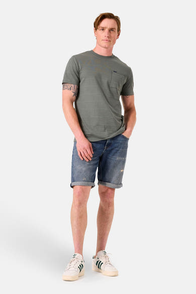 T-shirt kaki à manches courtes de GARCIA, avec poche poitrine et fines rayures horizontales.