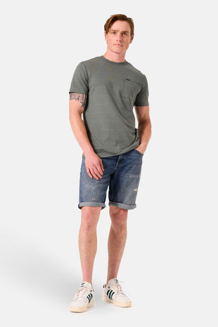 Kaki T-shirt met korte mouwen van GARCIA, met borstzak en fijne horizontale strepen.