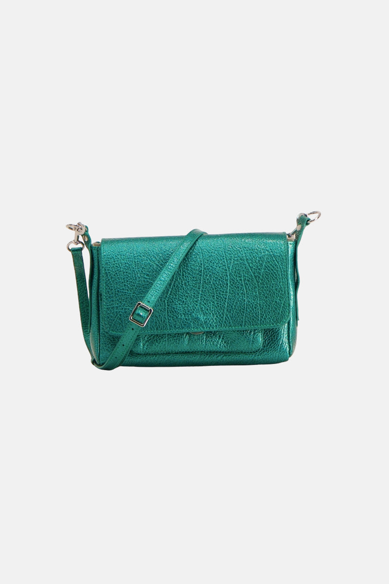 Turquoise metallic schoudertas van PAUL MARIUS, achterkant, in getextureerd materiaal met een gewatteerde klep en een zak met rits.