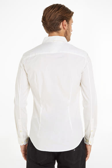 Chemise blanche à manches longues de Tommy Jeans, vue de dos, avec coupe ajustée.