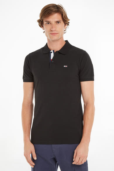 Polo noir de Tommy Jeans avec patte de boutonnage tricolore et logo discret.