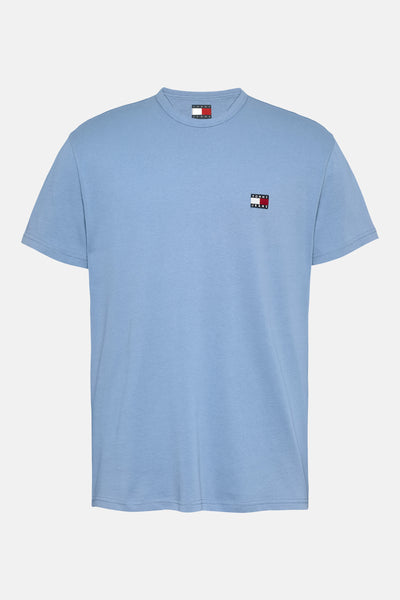 Blauw T-shirt met korte mouwen van TOMMY JEANS met vierkant logo op de linkerborst.