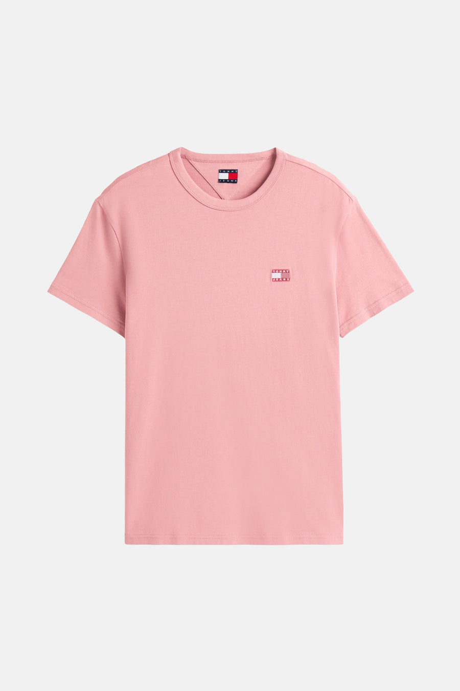 T-shirt rose à manches courtes de TOMMY JEANS, avec logo carré sur la poitrine et col rond.
