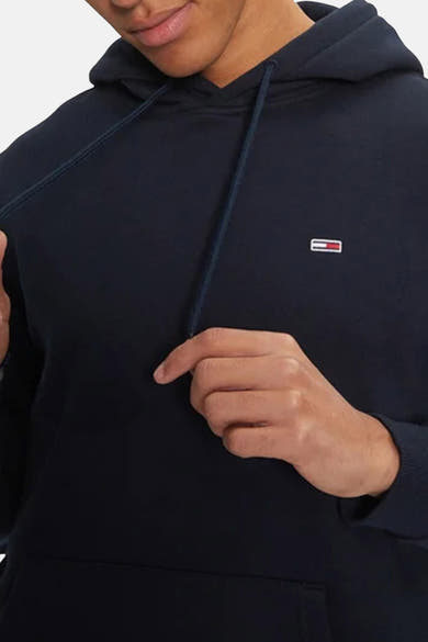 Sweat à capuche bleu marine de Tommy Jeans, avec cordon de serrage et logo subtil.