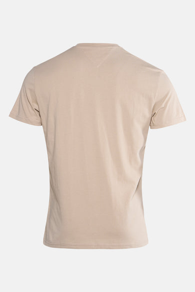 Beige T-shirt met korte mouwen van TOMMY JEANS, achterkant, subtiel gemarkeerde V-hals.