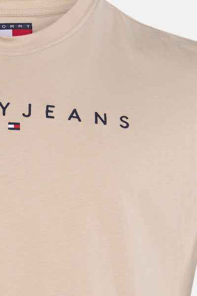 Beige T-shirt met korte mouwen van TOMMY JEANS, met geborduurd logo op de voorkant.