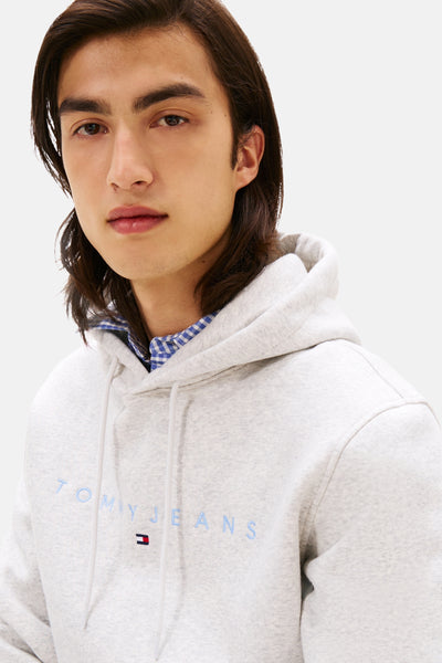 Sweat à capuche gris chiné de TOMMY JEANS, avec cordon de serrage et logo brodé.