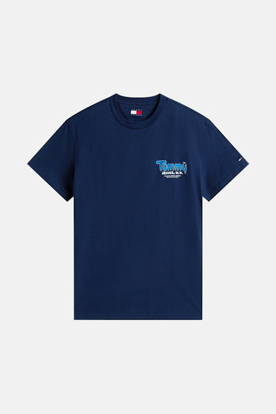 T-shirt bleu à manches courtes de Tommy Jeans avec un logo imprimé sur la poitrine.