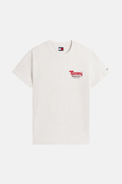 T-shirt gris à manches courtes de Tommy Jeans, avec logo rouge imprimé sur le devant.