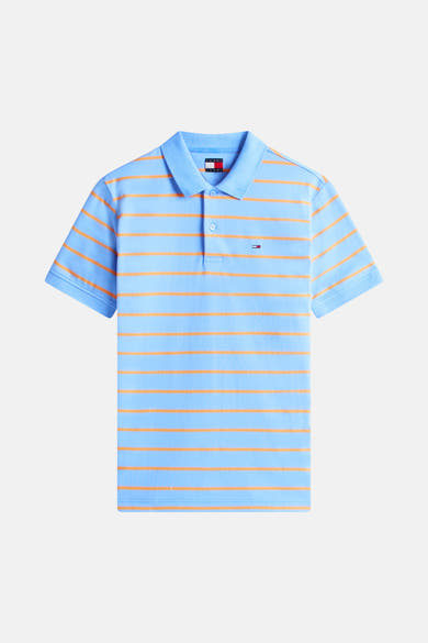 Lichtblauw poloshirt van TOMMY JEANS met oranje horizontale strepen, met kraag, knoopsluiting en geborduurd logo op de borst.
