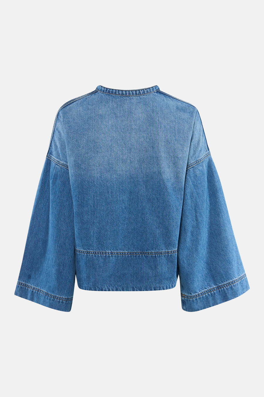Blouse en denim bleu moyen d'ADORE, avec des manches évasées et une coupe courte.