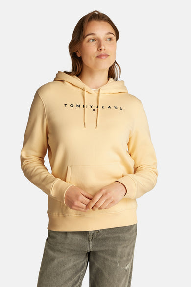 Sweat à capuche jaune de TOMMY JEANS, avec logo imprimé noir sur le devant.