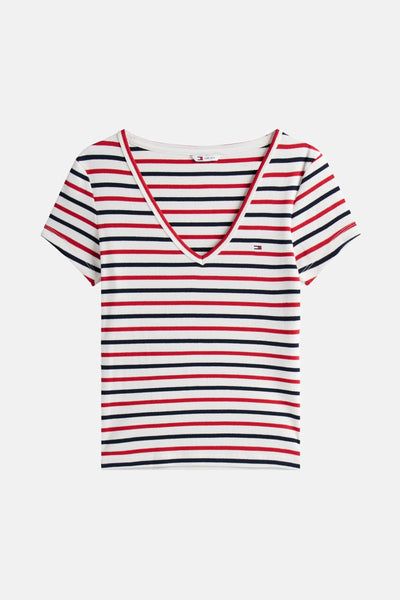 Geribd T-shirt met rode en marineblauwe strepen van TOMMY JEANS, met een rood afgezette V-hals.