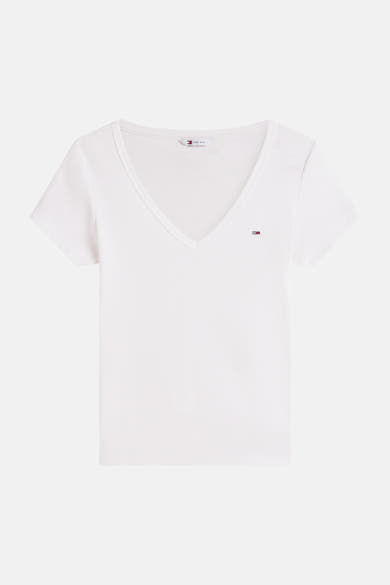 Top blanc uni à manches courtes de TOMMY JEANS avec un col en V, texture côtelée et petit logo drapeau.